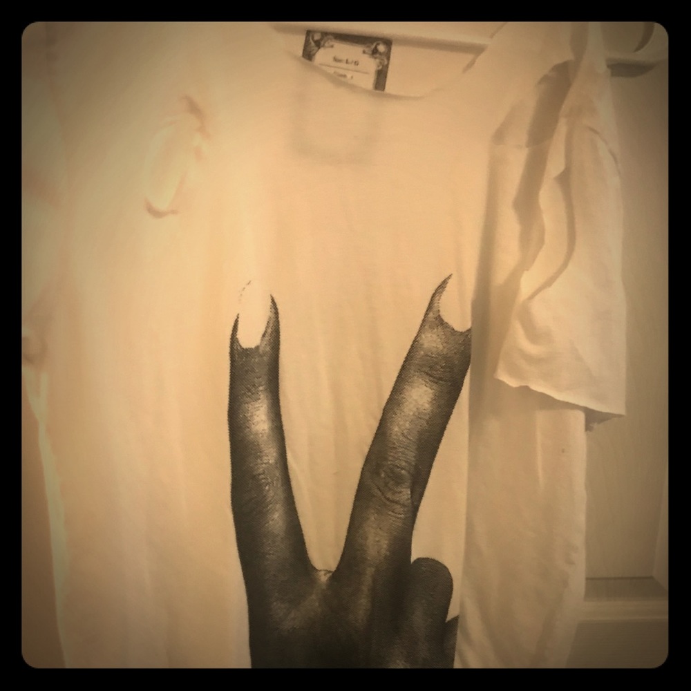 DISTRESSED VINTAGE PEACE SIGN WHITE TEE.